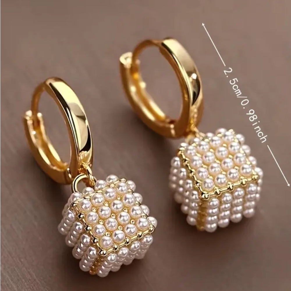 Elegant Gold and Pearl Hoop Earrings